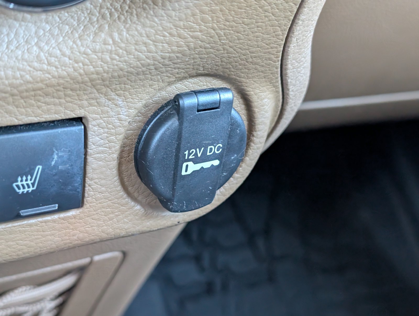 Used 2015 Jeep Wrangler Unlimited Sahara w/ Connectivity Group AWD/4WD image 22