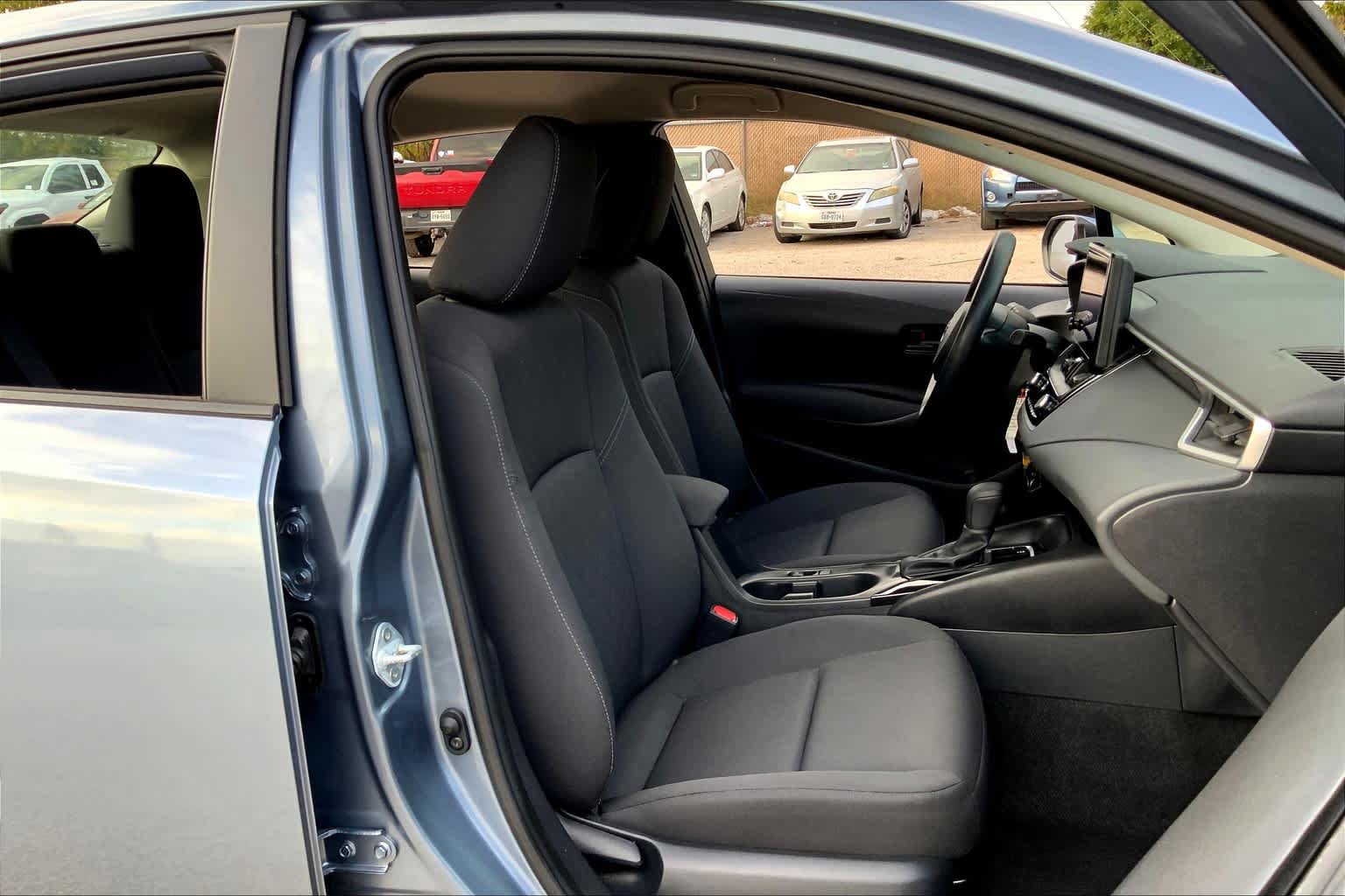 Used 2023 Toyota Corolla LE FWD image 9