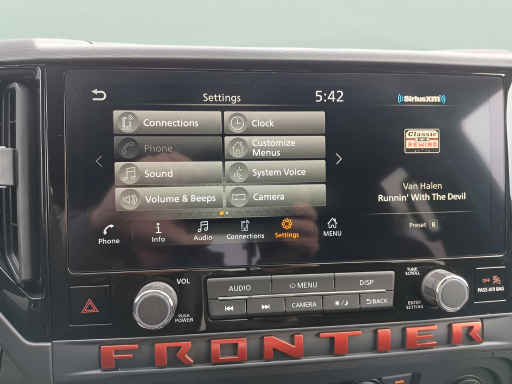 Used 2025 Nissan Frontier PRO-4X AWD/4WD image 23
