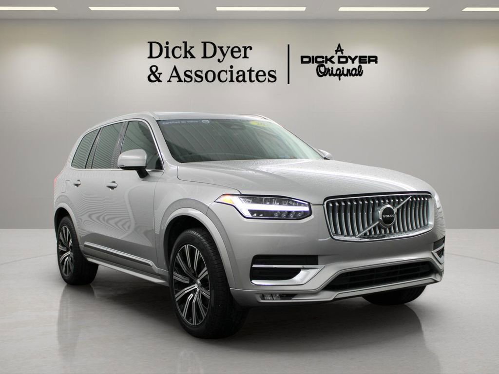 Certified 2025 Volvo XC90 B5 Core image 13