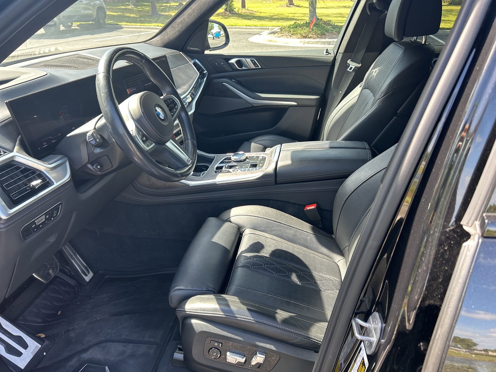 Used 2023 BMW X7 xDrive40i w/ Executive Package image 8