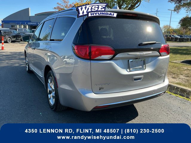 Used 2018 Chrysler Pacifica Limited FWD image 9
