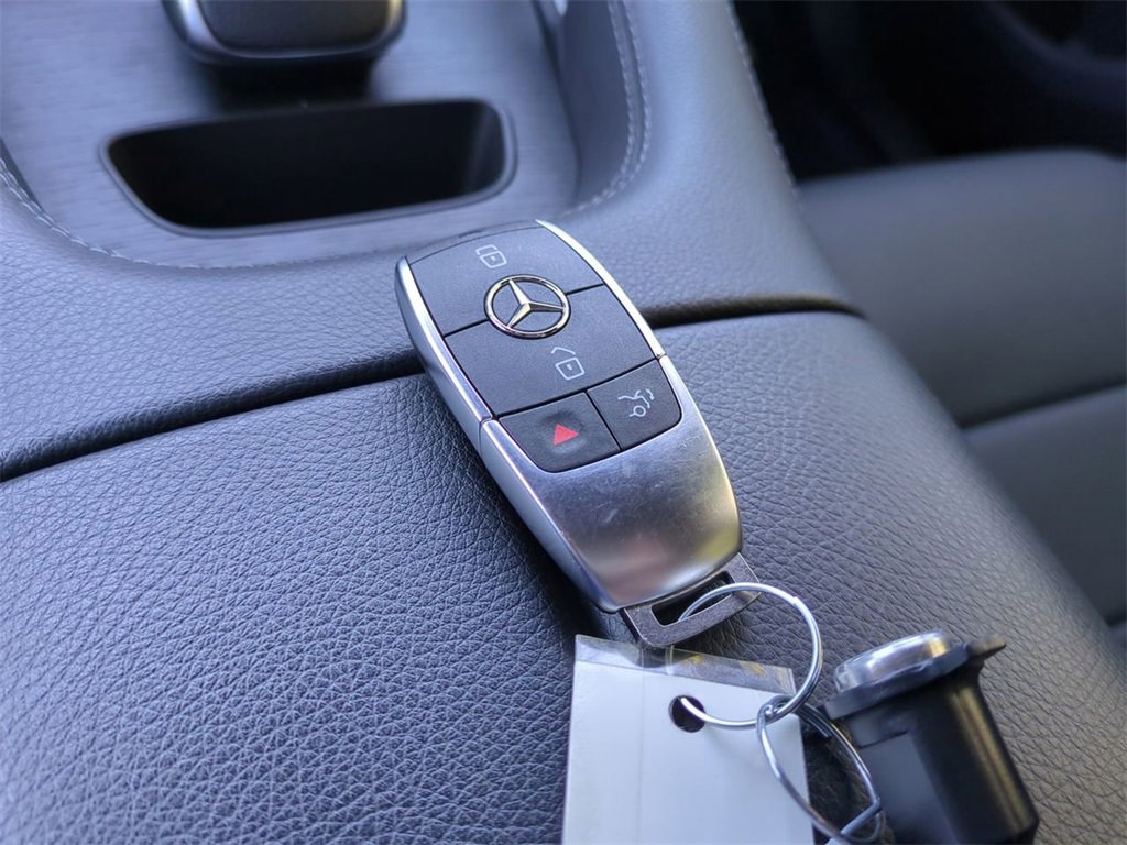 Used 2025 Mercedes-Benz GLE 350 4MATIC image 29