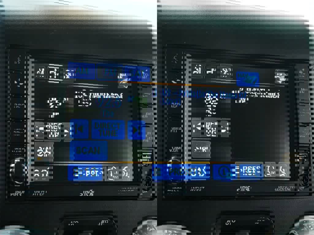 Used 2018 Jeep Wrangler Unlimited Sahara w/ Connectivity Group image 26