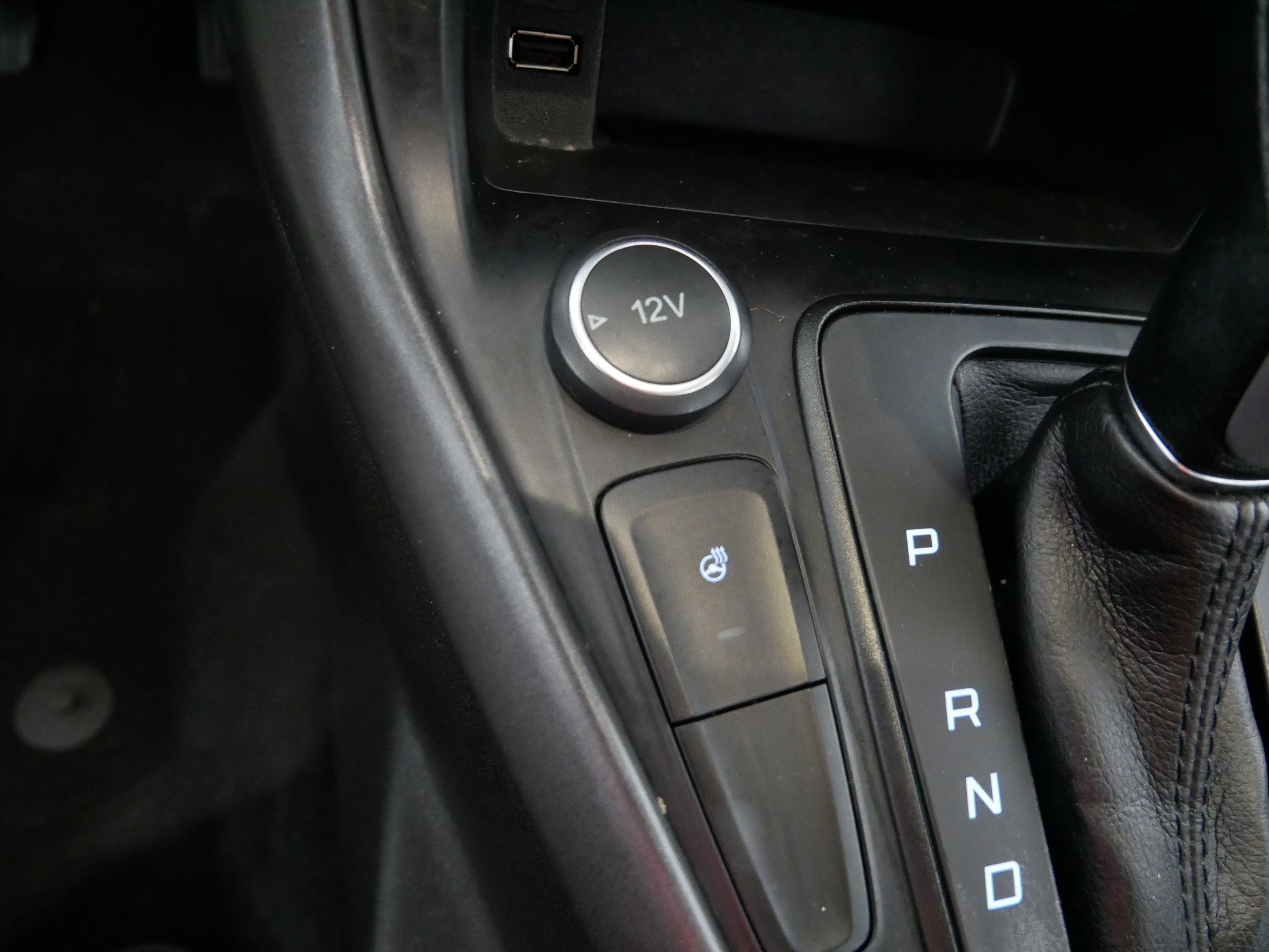 Used 2017 Ford Focus SEL w/ Cold Weather Package FWD image 29