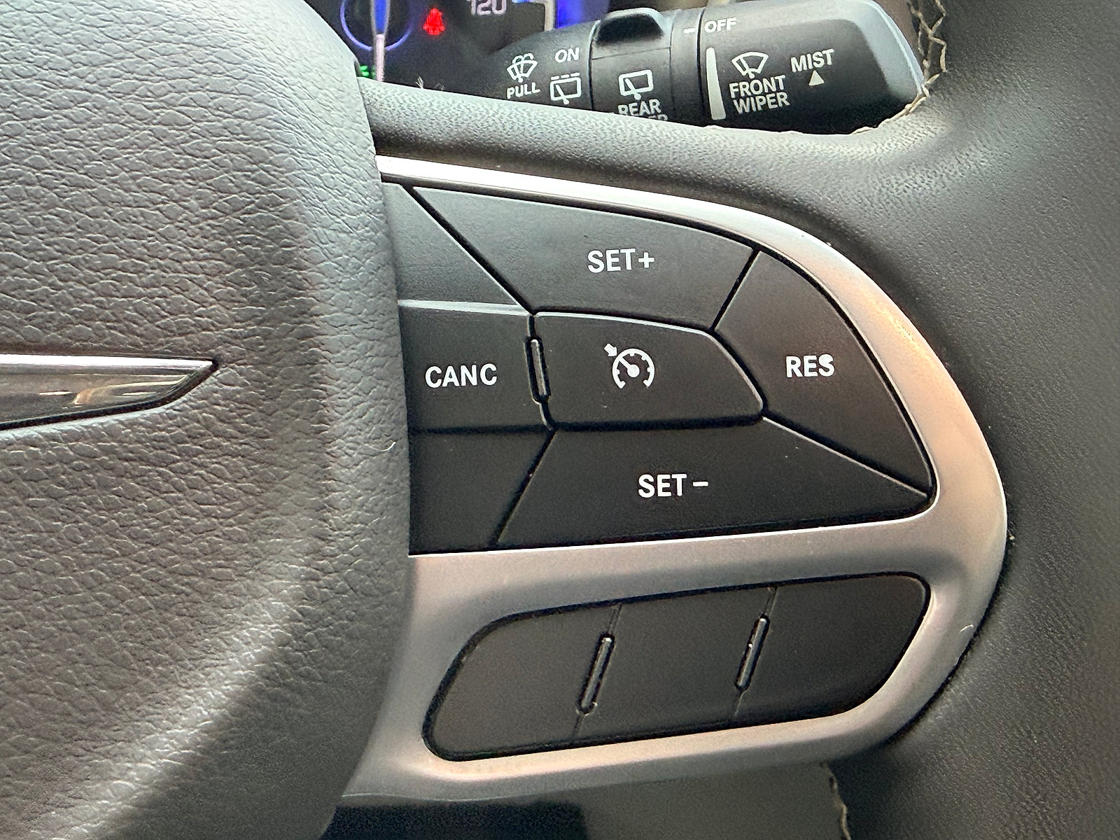 Used 2023 Chrysler Voyager LX FWD image 17