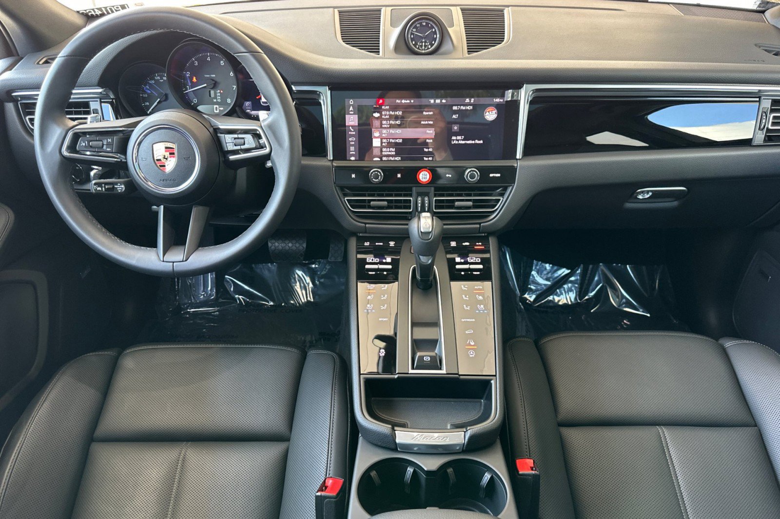 Used 2025 Porsche Macan image 6