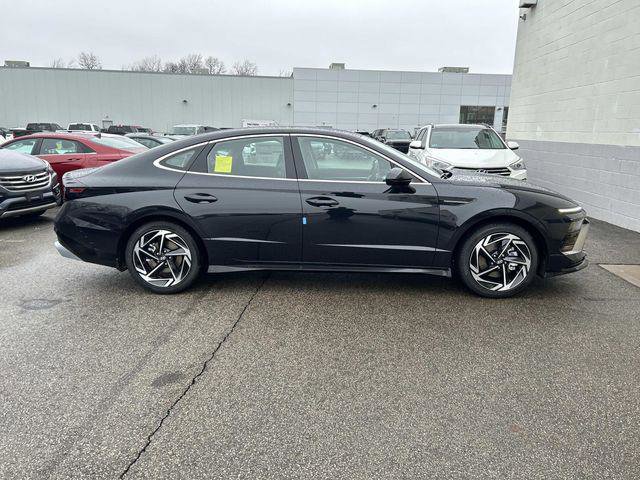 New 2026 Hyundai Sonata SEL FWD image 2