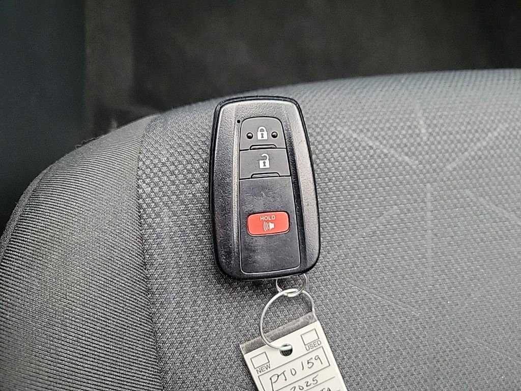 Used 2025 Toyota RAV4 XLE image 22