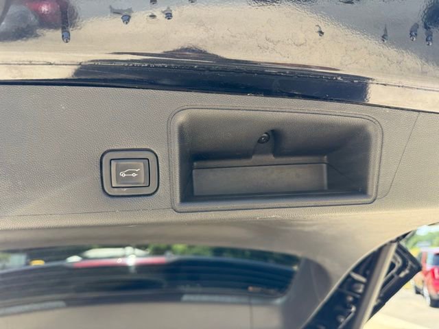 Used 2022 GMC Terrain SLT image 18