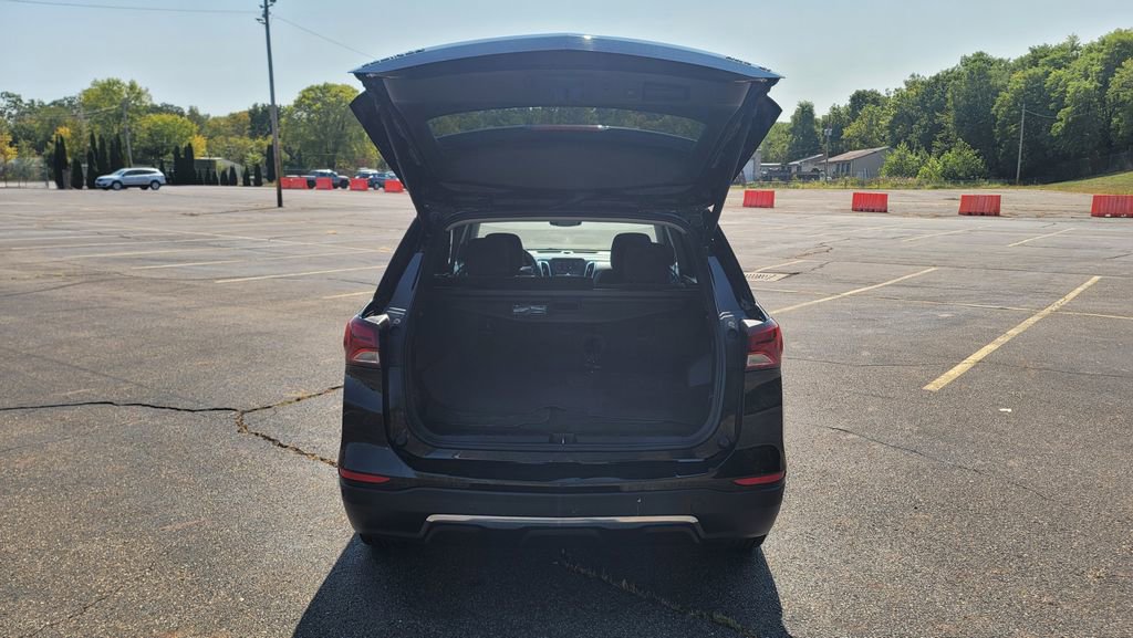 Used 2023 Chevrolet Equinox LT w/ Driver Convenience Package image 11