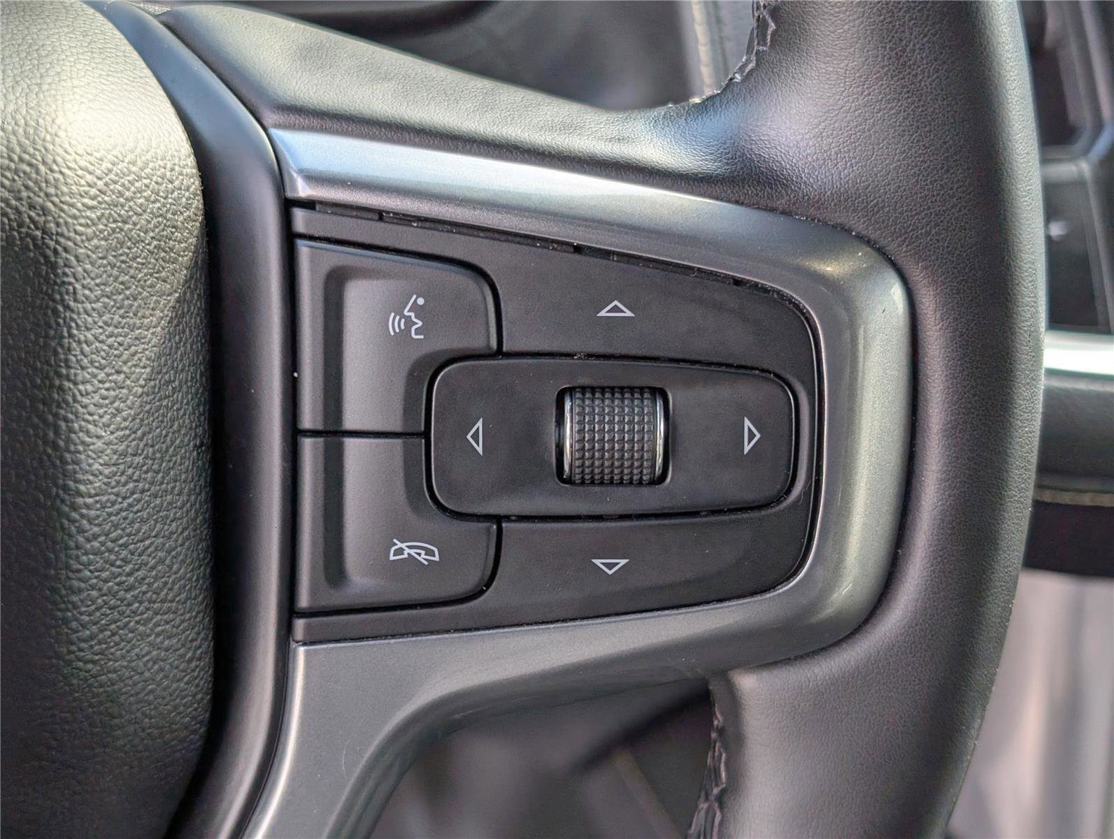 Used 2024 Chevrolet Suburban Premier image 26