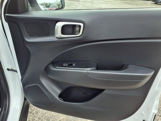 Used 2025 Hyundai Venue SEL image 70