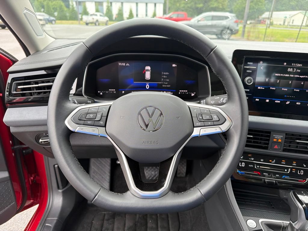 Used 2025 Volkswagen Jetta SE w/ Sunroof Package FWD image 20