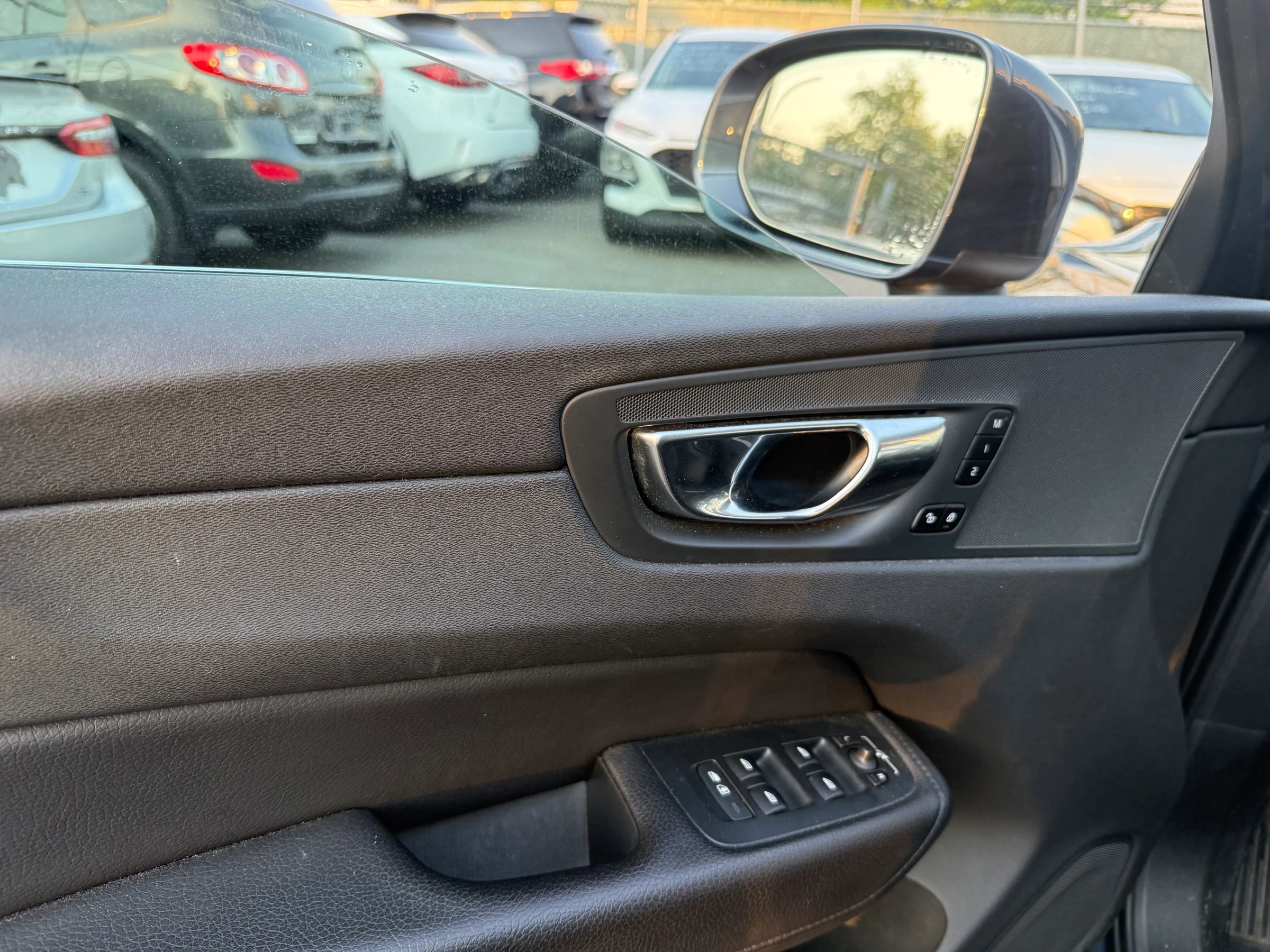 Used 2021 Volvo XC60 T5 Momentum w/ Protection Package AWD/4WD image 26