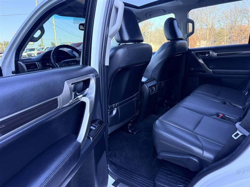 Used 2015 Lexus GX 460 4WD w/NAVIGATION SYSTEM & SUNR image 19