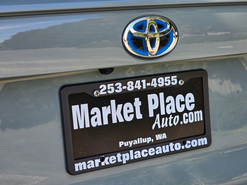 Used 2021 Toyota RAV4 XLE Premium AWD/4WD image 14