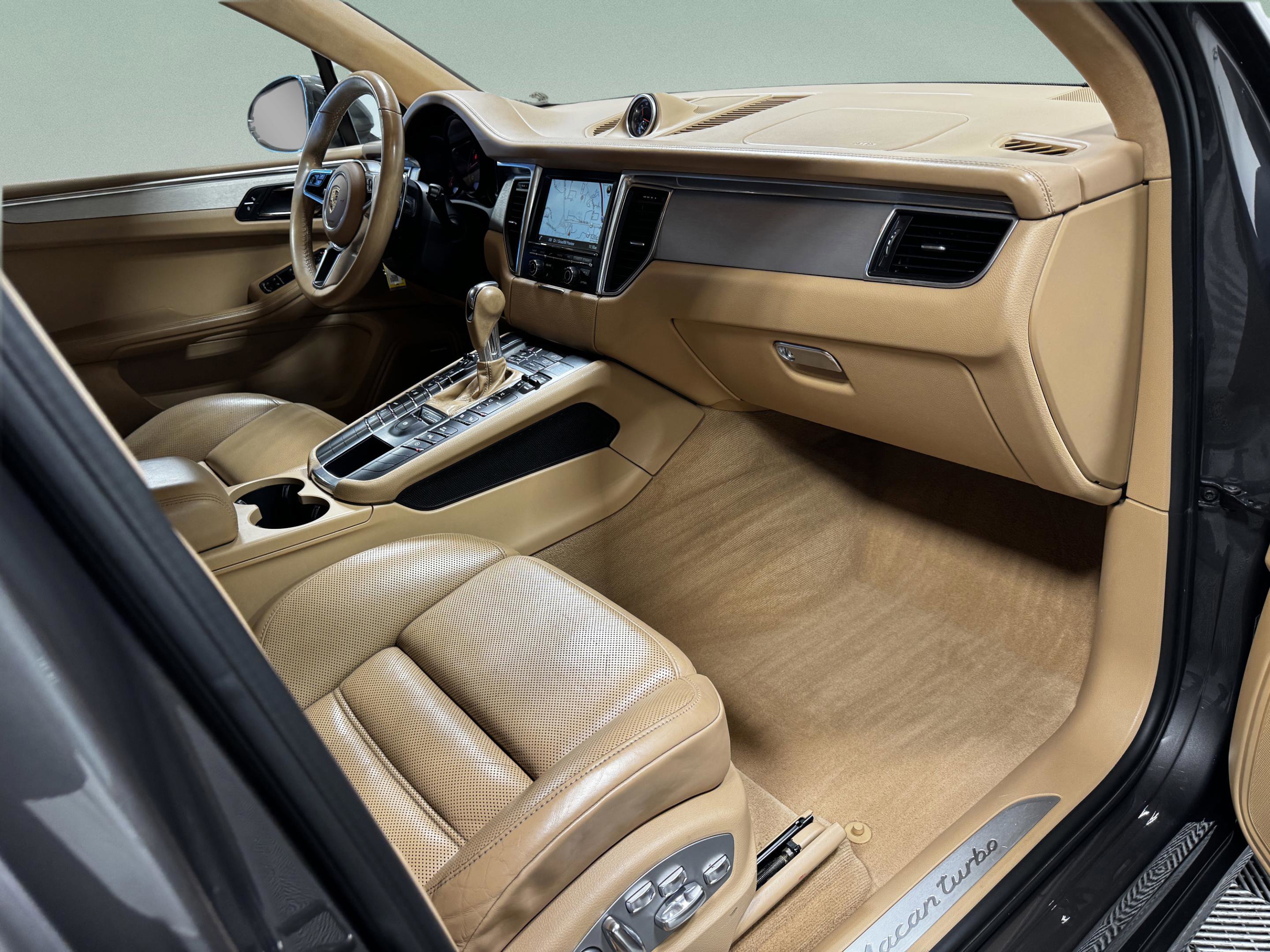 Used 2016 Porsche Macan Turbo image 21