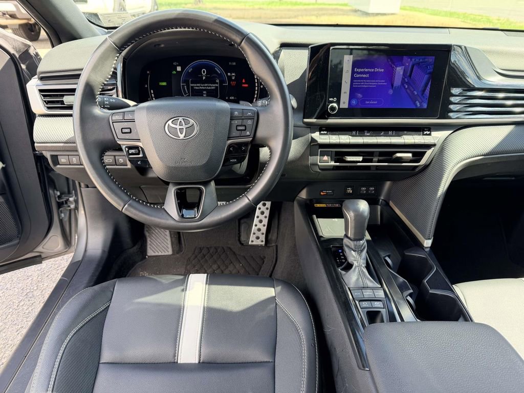 Certified 2025 Toyota Camry SE w/ Convenience Package image 2