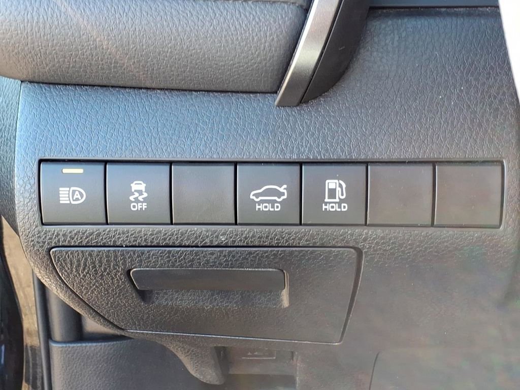 Used 2020 Toyota Camry SE image 14
