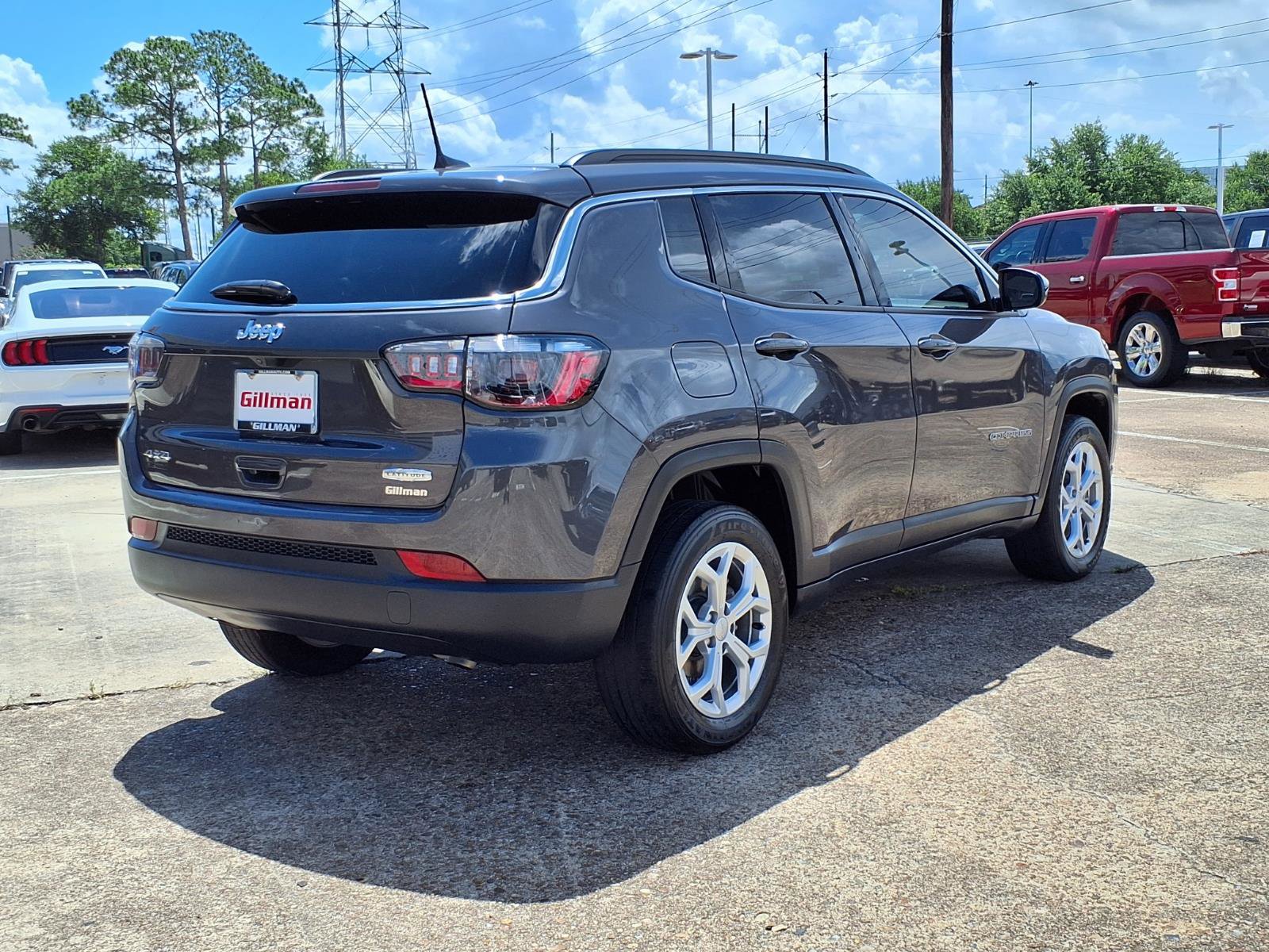 Used 2024 Jeep Compass Latitude w/ Convenience Group AWD/4WD image 26