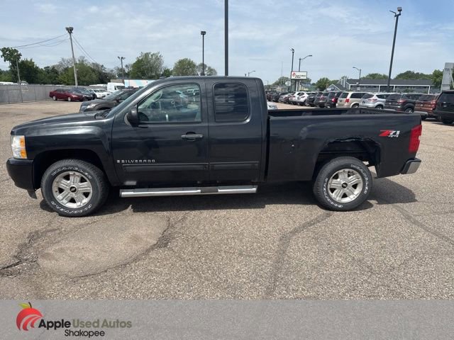 Used 2009 Chevrolet Silverado 1500 LT w/ Power Pack Plus AWD/4WD image 3