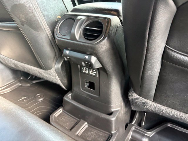 Used 2022 Jeep Wrangler Unlimited Sahara AWD/4WD image 30