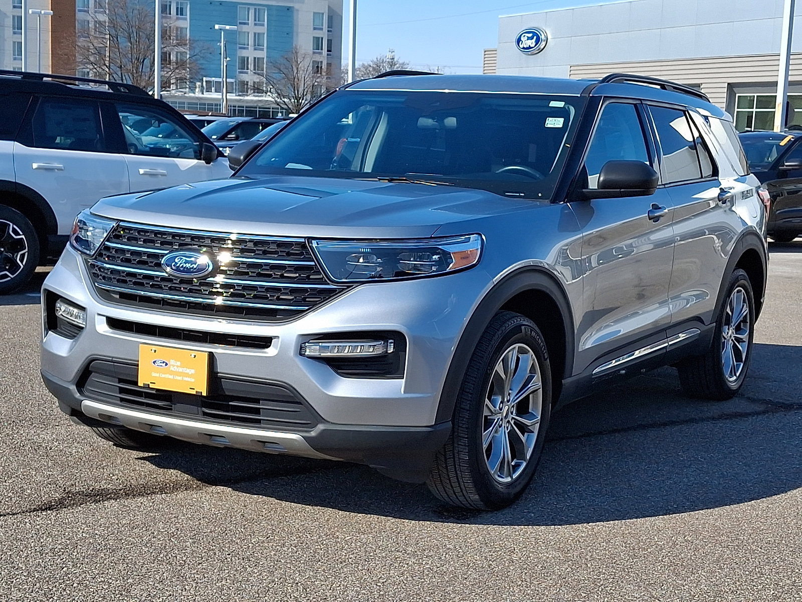 Certified 2022 Ford Explorer XLT w/ Equipment Group 202A image 4