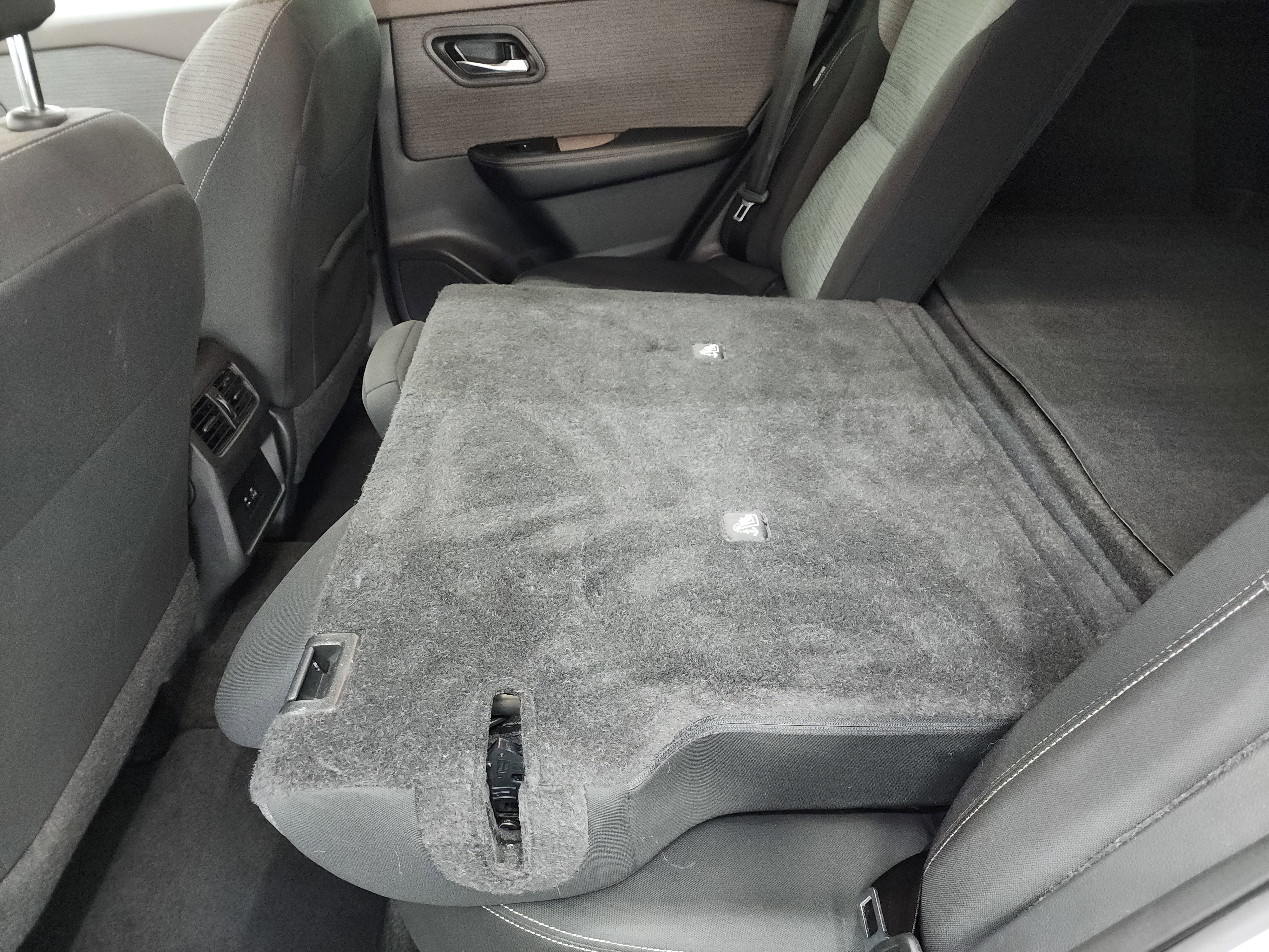 Used 2023 Nissan Rogue SV image 33