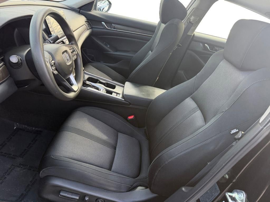Used 2018 Honda Accord EX image 9