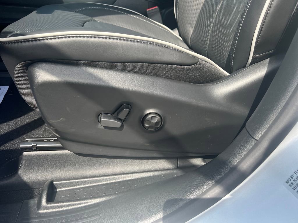 New 2026 Chrysler Pacifica Limited image 34