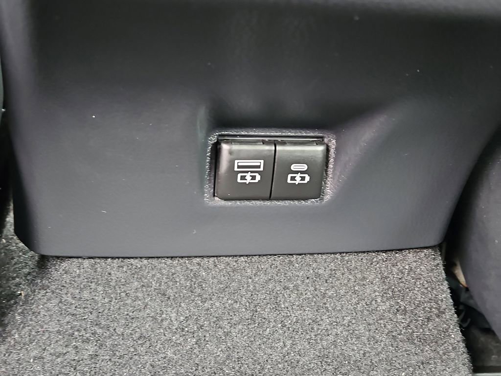 Used 2025 Toyota Camry SE w/ Convenience Package image 20