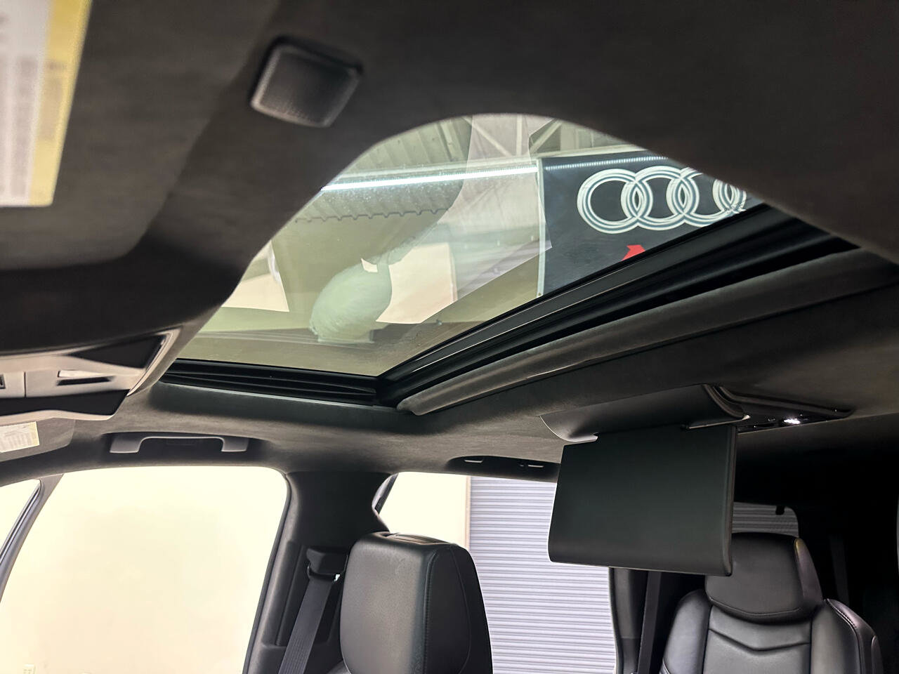 Used 2017 Cadillac Escalade Platinum image 32