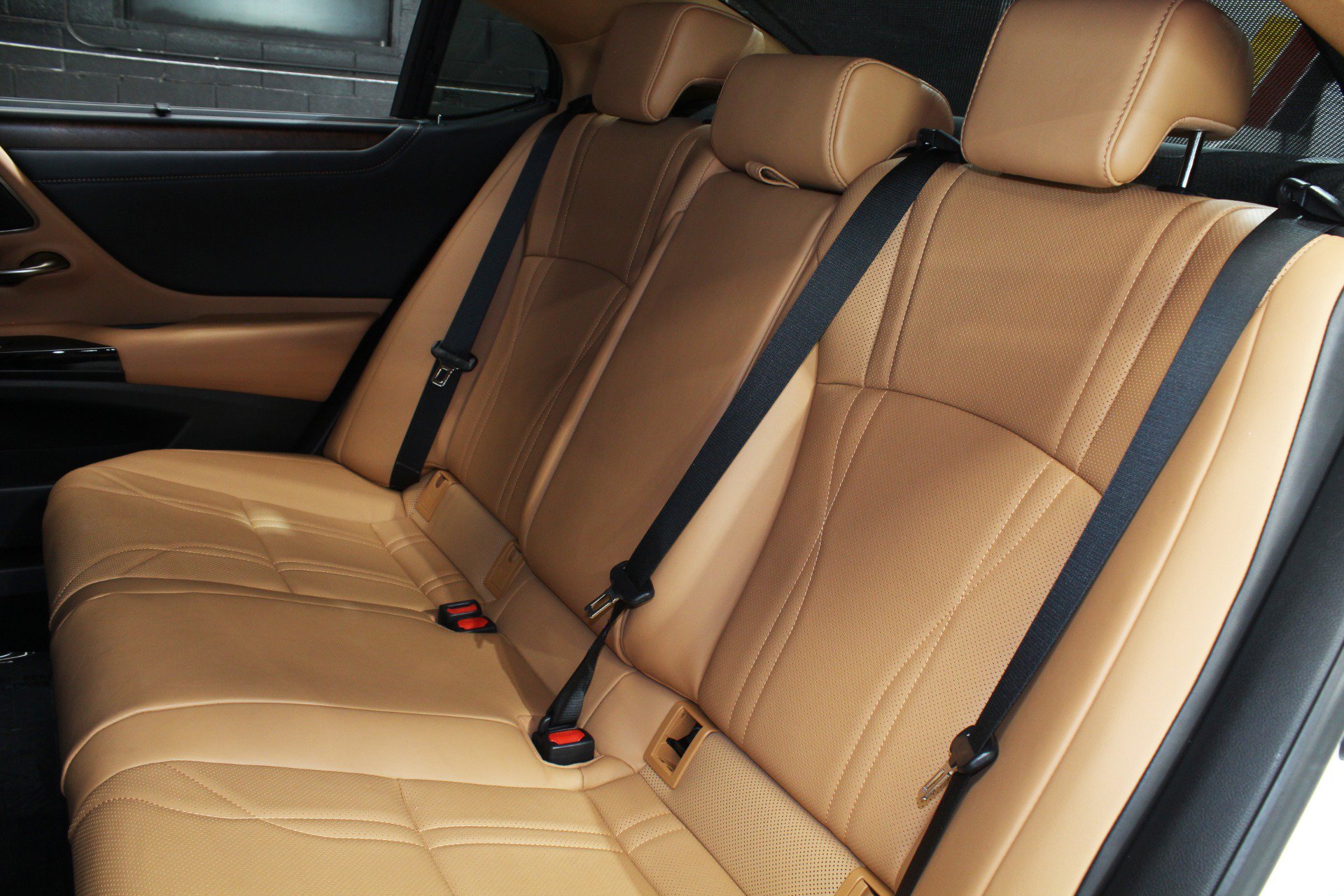 Used 2022 Lexus ES 300h Ultra Luxury w/ Accessory Package 2 FWD image 39