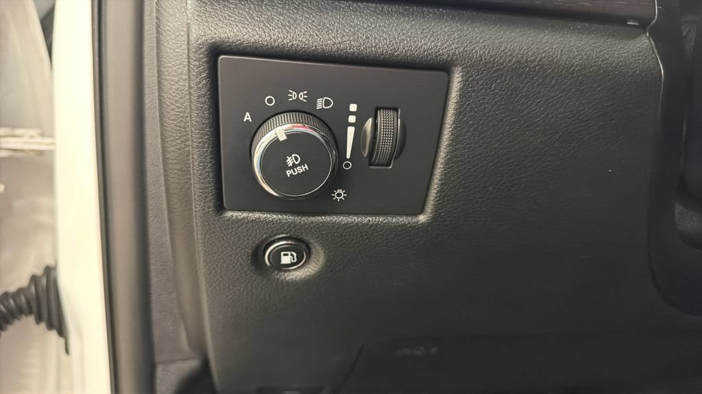 Used 2015 Jeep Grand Cherokee Laredo AWD/4WD image 16