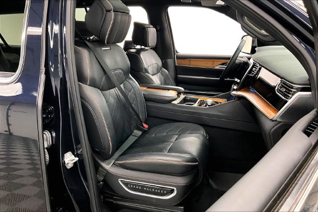 Used 2025 Jeep Grand Wagoneer L Series III w/ Rear-Seat Entertainment Group AWD/4WD image 8