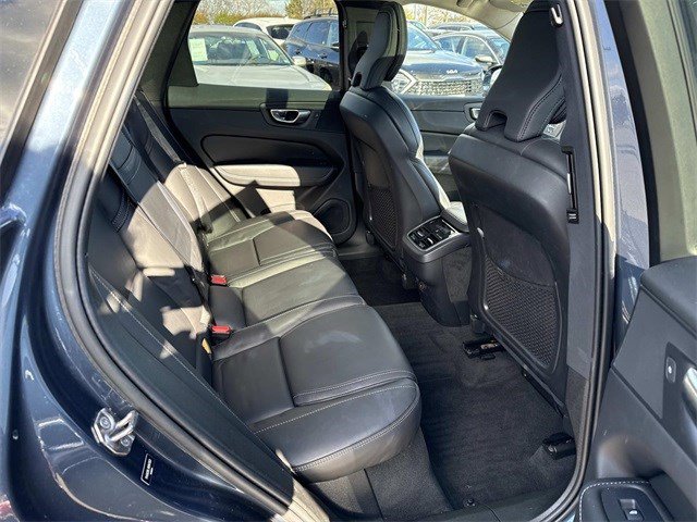 Used 2022 Volvo XC60 B6 Inscription w/ Advanced Package image 11