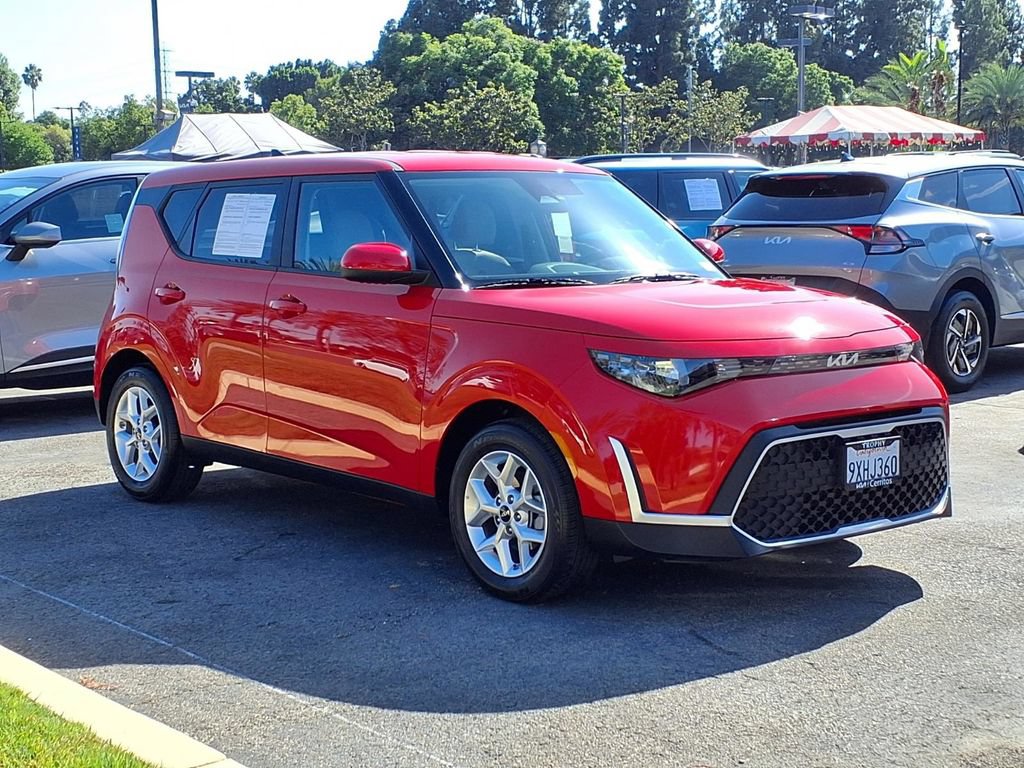 Certified 2025 Kia Soul LX w/ LX Technology Package FWD image 6