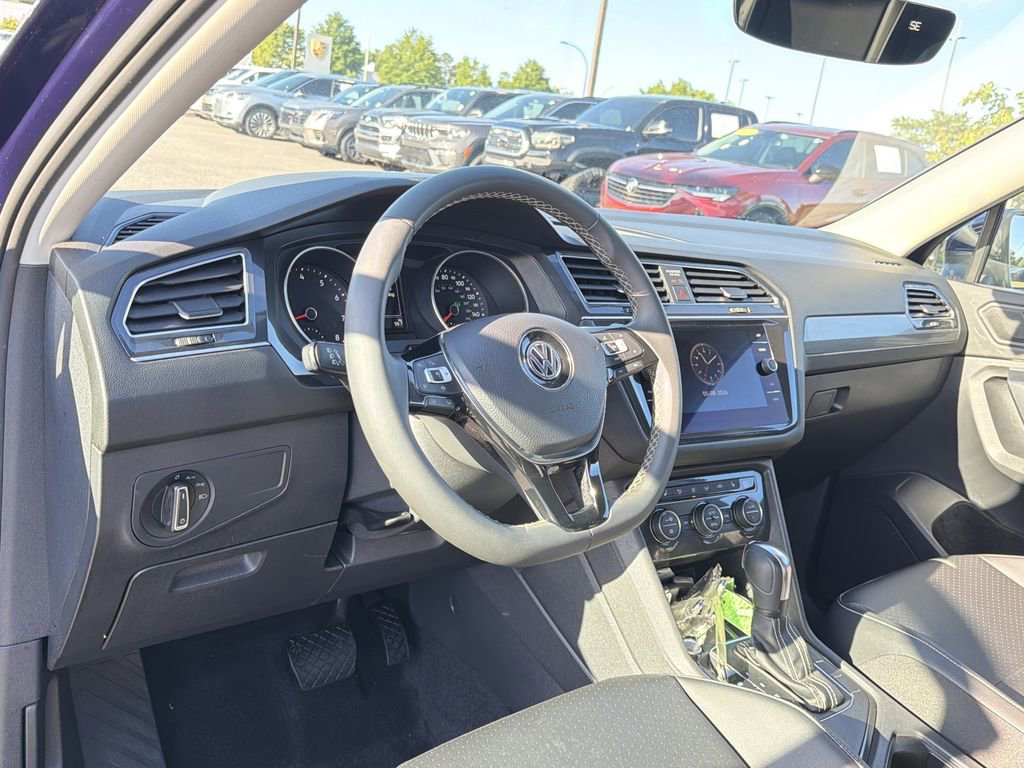 Used 2021 Volkswagen Tiguan SE w/ Panoramic Sunroof Package FWD image 10