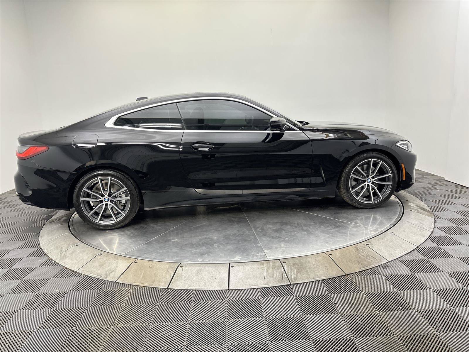 Used 2024 BMW 430i Coupe w/ Premium Package RWD image 17