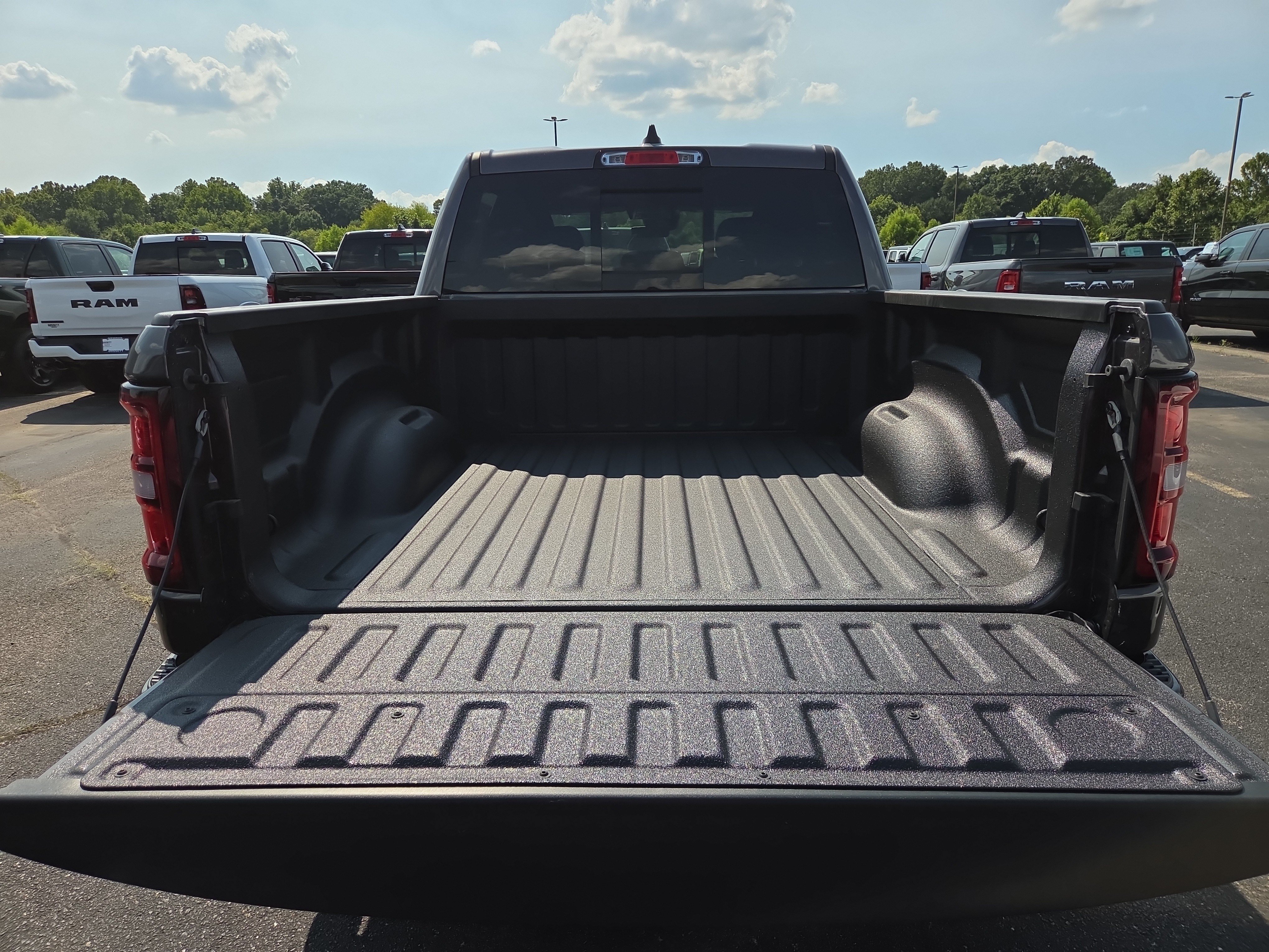 New 2026 RAM 1500 Express AWD/4WD image 8