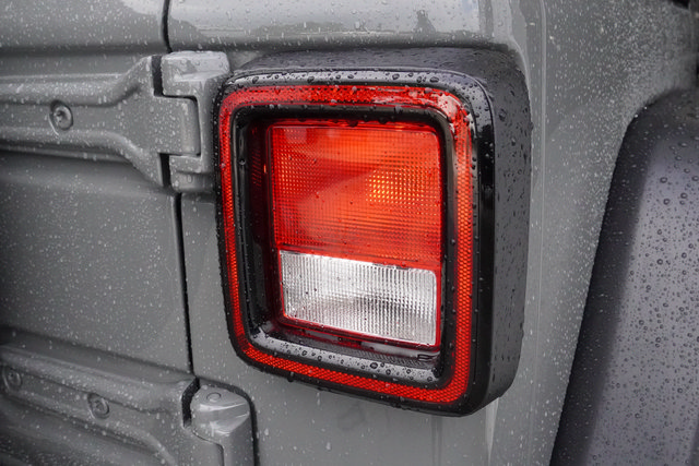 Used 2023 Jeep Wrangler Unlimited Rubicon AWD/4WD image 37