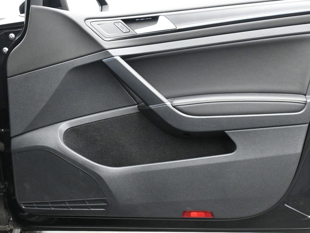 Used 2016 Volkswagen Golf R 4-Door image 24