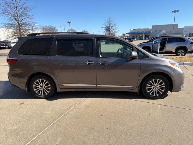 Used 2020 Toyota Sienna XLE image 6