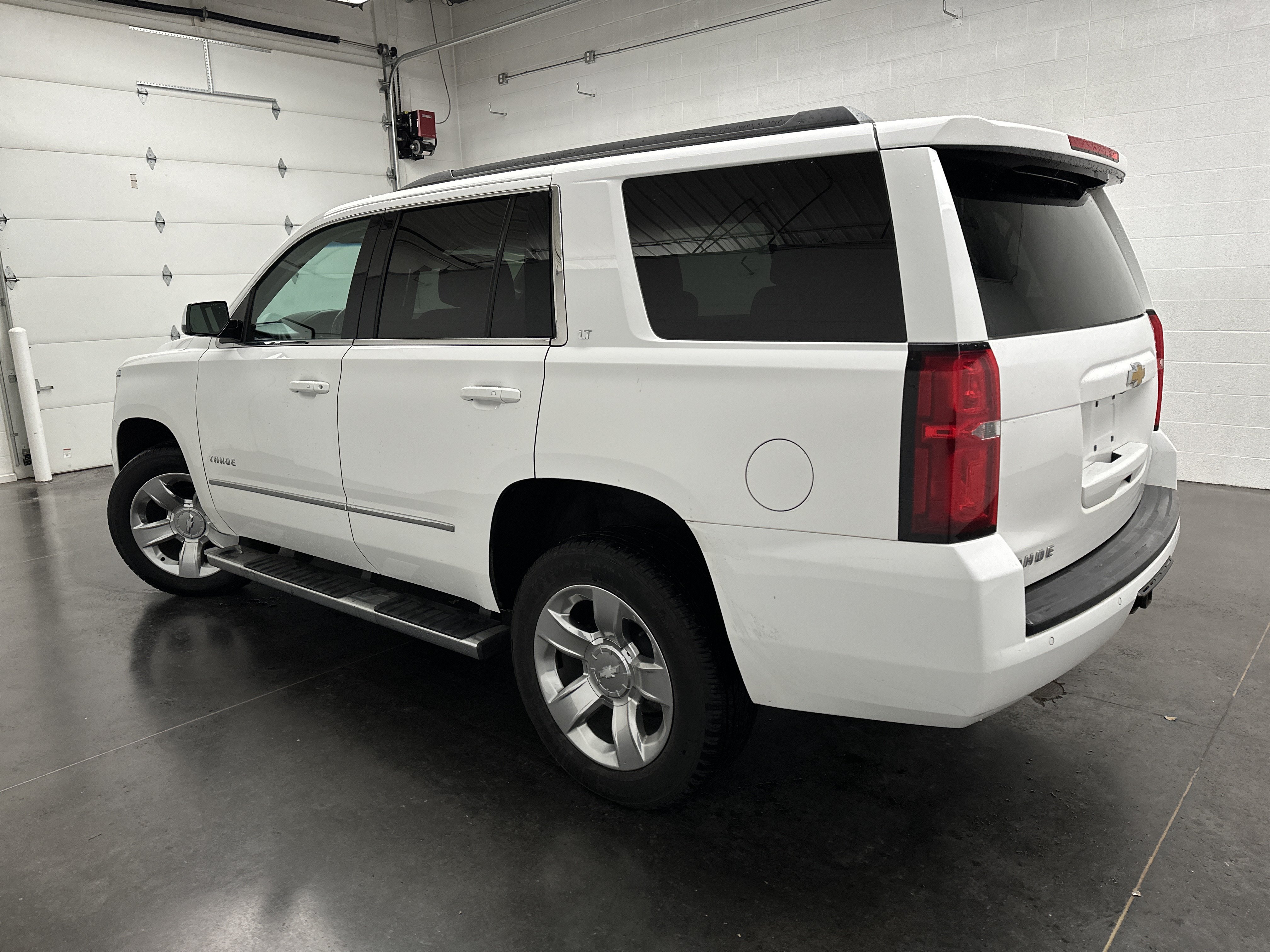 Used 2018 Chevrolet Tahoe LT w/ LT Signature Package AWD/4WD image 8