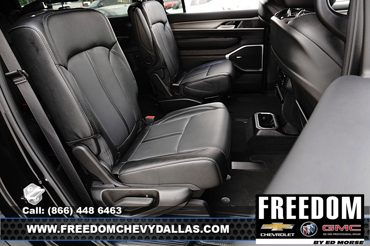 Used 2025 Jeep Wagoneer L Series II AWD/4WD image 13