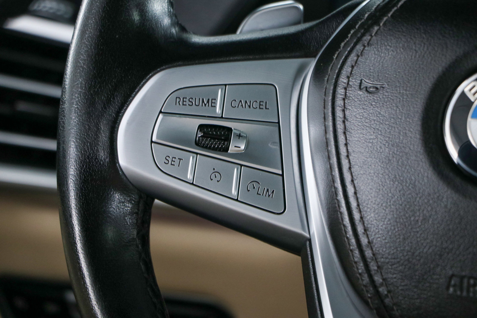 Used 2022 BMW X7 xDrive40i w/ Cold Weather Package image 13