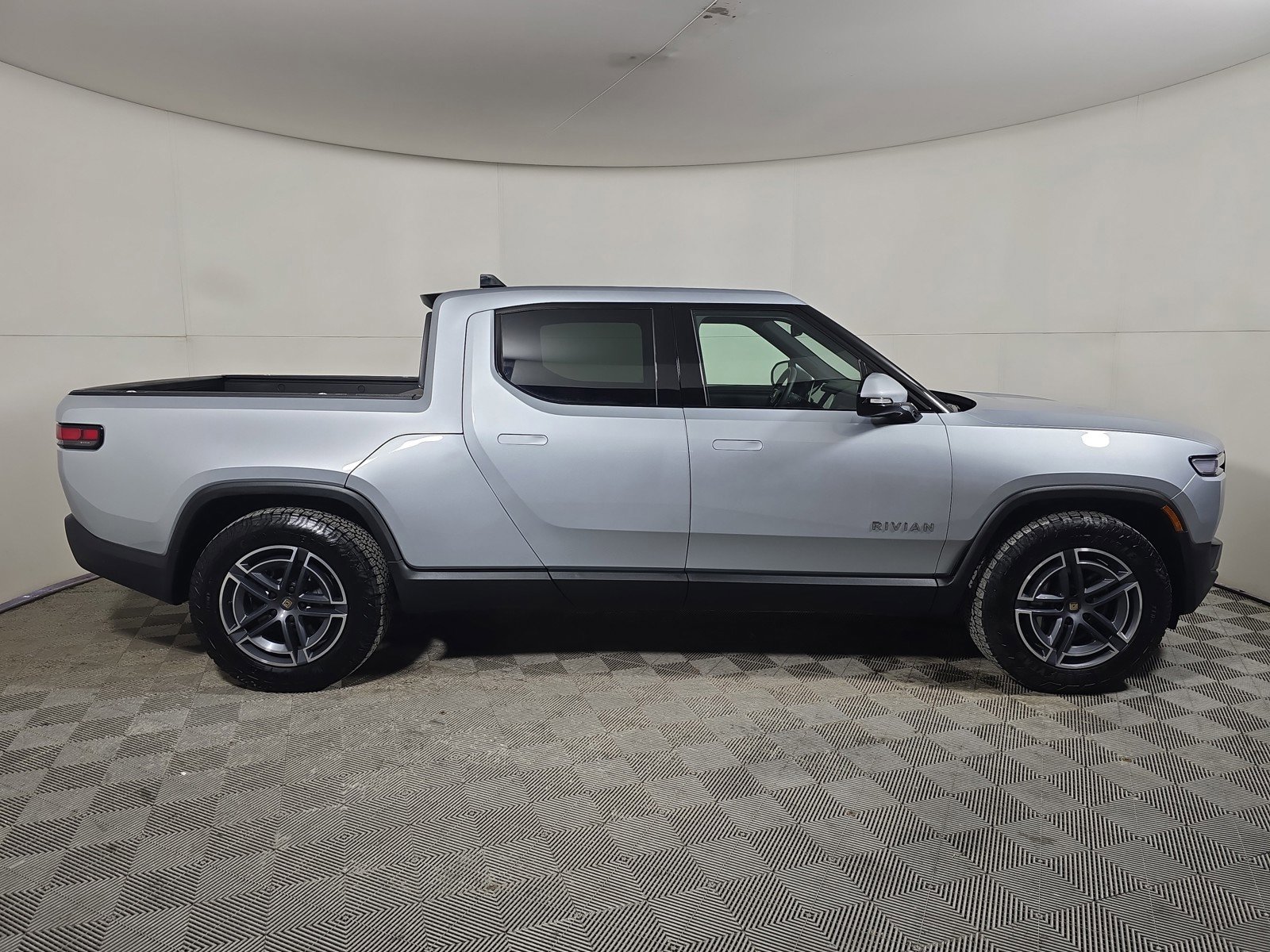 Used 2025 Rivian R1T Adventure AWD/4WD image 6