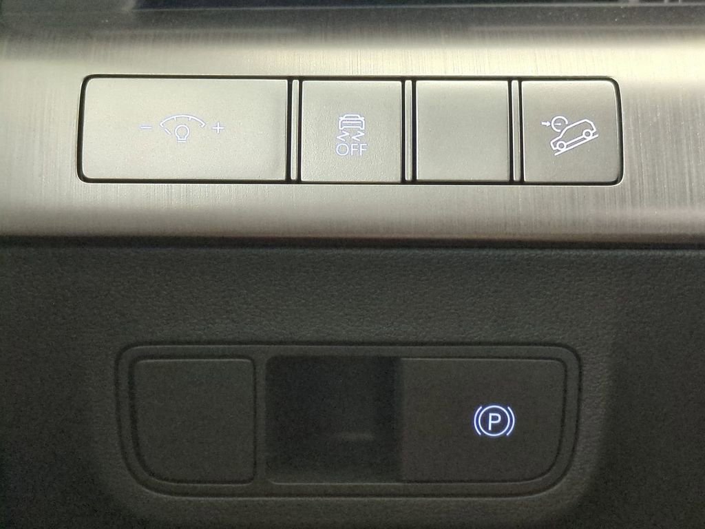 Certified 2025 Hyundai Kona SEL image 28