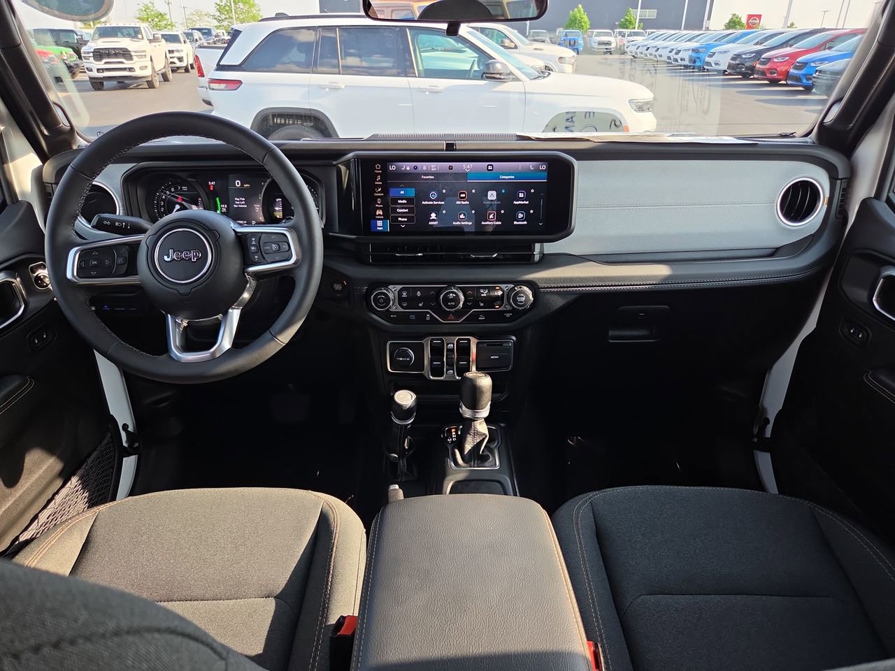 Used 2025 Jeep Wrangler Unlimited Sahara AWD/4WD image 17